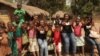 Gadis belia di Malawi dalam aksi protes kekerasan terhadap anak dan kawin muda. (L. Masina/VOA)