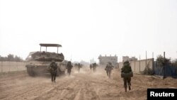 以色列军方2024年1月23日发表军人在加沙地区作战的最新照片。