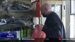 Shqiptari ndihmon serben e moshuar që jeton e vetme