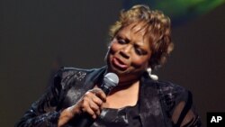 Fontella Bass performs during the Pioneer Awards at New York's Apollo Theatre, Thursday, Nov. 8, 2001. (AP Photo/Louis Lanzano)