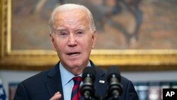 Presiden AS Joe Biden berbicara mengenai program pengampunan utang mahasiswa di Gedung Putih, Washington, pada 4 Oktober 2023. (Foto: AP/Evan Vucci)