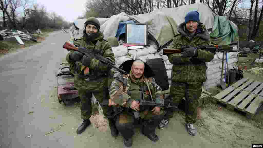 Sojojin Rasha kusa Donetsk a Ukraine, Nuwamba 18, 2014.