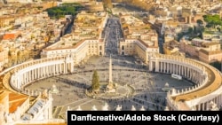 Dîmeneke Qada Saint Peter ya Vatîkanê li Romayê.
