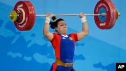 Vận động viên cử tạ Nga Nadezda Evstyukhina tại Thế vận hội Bắc Kinh 2008.