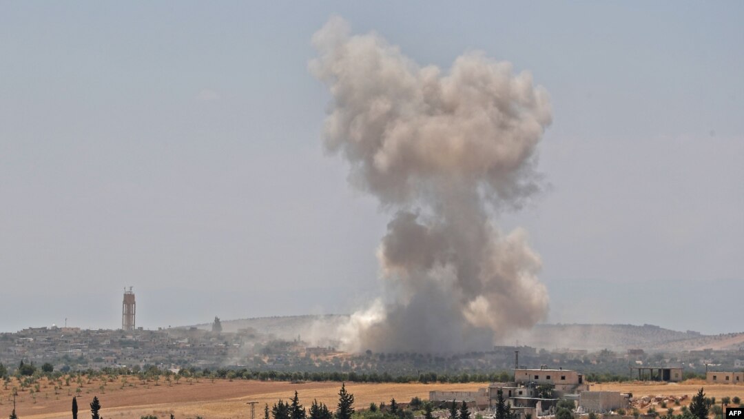 Serangan udara di kota Hish, provinsi Idlib, Suriah, 19 Agustus 2019. (Foto: dok). 