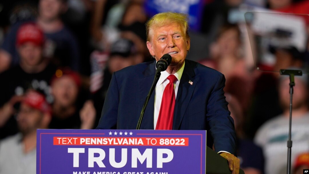 ARCHIVO - El virtual candidato presidencial republicano, el expresidente Donald Trump, habla en un mitin de campaña, el 22 de junio de 2024, en Filadelfia.