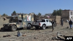 Afghan security personnel arrive at the site of a car bomb attack that targeted an intelligence unit in Ghazni, July 7, 2019. 