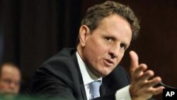 Menteri Keuangan AS Timothy Geithner membahas persoalan jurang fiskal dengan para pemimpin Partai Republik di Kongres AS, Kamis 29/11 (foto: dok).