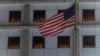 资料照片: 2024年6月4日纪念中国天安门广场镇压香港35周年，美国驻香港领事馆窗户内点燃蜡烛