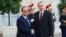 French President Francois Hollande (l) welcomes Turkish President Recep Tayyip Erdogan at the Elysee Palace in Paris, Oct.31, 2014. 