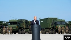 Kanselir Jerman Olaf Scholz di kamp pangkalan militer di Todendorf, Jerman utara, 4 September 2024.