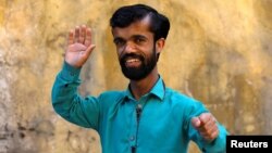 Rozi Khan, 26, a waiter and a lookalike of Hollywood's actor Peter Dinklage, who plays a character of Tyrion Lannister in the tv series "Game of Thrones," poses for a photograph in Rawalpindi, Pakistan, April 28, 2019. 