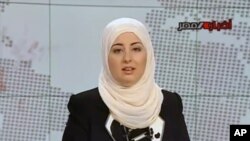 Pembawa berita di stasiun televisi pemerintah Mesir, Fatma Nabil. (Foto: AP/Egypt State TV)