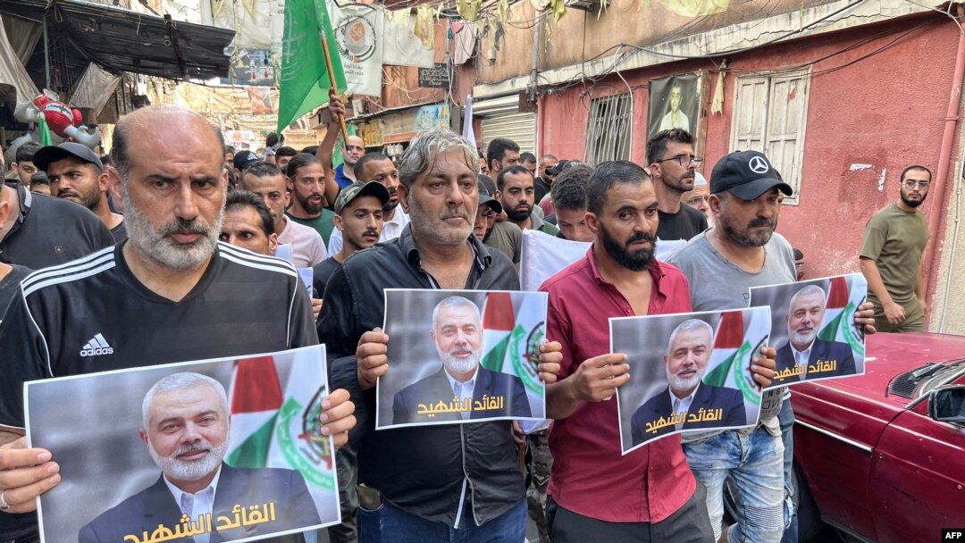 Güney Lübnan'daki Filistinliler'in kaldığı Ayn el Hilve mülteci kampında Haniye'nin öldürülmesi sonrası anma yürüyüşü düzenlendi.