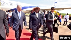 Le Premier ministre israélien Benjamin Netanyahu avec le Président ougandais Yoweri Museveni à Entebbe (Ouganda), le 4 juillet 2016.