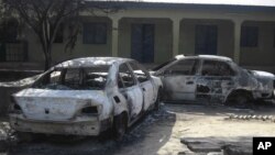 Motocin da aka kona a wurin koyon sana'a dake garin Potiskum a Jihar Yobe, asabar 20 Oktoba, 2012. Ana zargin Boko Haram da kai harin