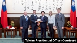 台湾总统赖清德与扎克·纳恩众议员率领的众议院共和党研究委员会的国家安全工作小组成员会晤。(2026年4月7日)