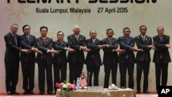 From left to right, Singapore's Prime Minister Lee Hsien Loong, Thailand's Prime Minister Prayuth Chan-ocha, Vietnam's Prime Minister Nguyen Tan Dung, Laos's Prime Minister Thongsing Thammavong, Malaysia's Prime Minister Najib Razak, Myanmar's President Thein Sein, Brunei's Sultan Hassanal Bolkiah, Cambodia's Prime Minister Hun Sen, Indonesia's President Joko Widodo, and Philippine's President Benigno Aquino III join their hands during the plenary session of the 26th ASEAN Summit in Kuala Lumpur, Malaysia, on Monday, April 27, 2015. (AP Photo/Joshua Paul)