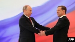 Ruski predsednik Vladimir Putin i premijer Dmitrij Medvedev tokom Putinove inauguracije, 7. maj 2012.
