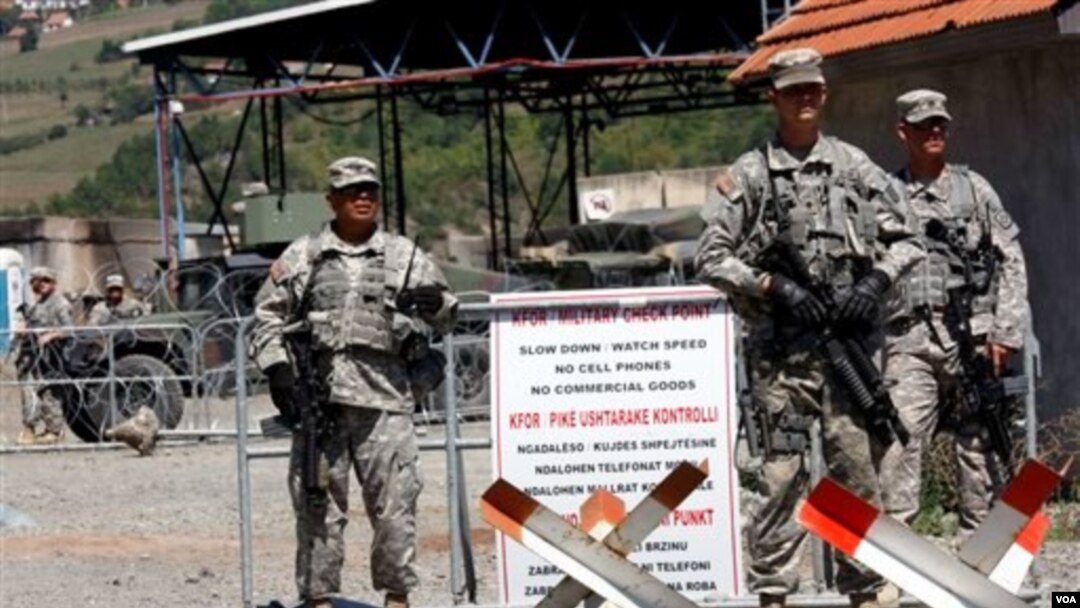 Pasukan Amerika di bawah koordinasi NATO melakukan penjagaan di lintas perbatasan antara Kosovo dan Serbia (14/9).