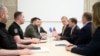 Сенаторы Блюменталь и Лэнкфорд в Киеве (Фото: AFP PHOTO / UKRAINIAN PRESIDENTIAL PRESS SERVICE)