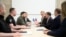 Сенаторы Блюменталь и Лэнкфорд в Киеве (Фото: AFP PHOTO / UKRAINIAN PRESIDENTIAL PRESS SERVICE)