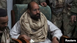 Saif al-Islam Gadhafi bị các chiến binh cách mạng Libya giam giữ, sau khi bị bắt