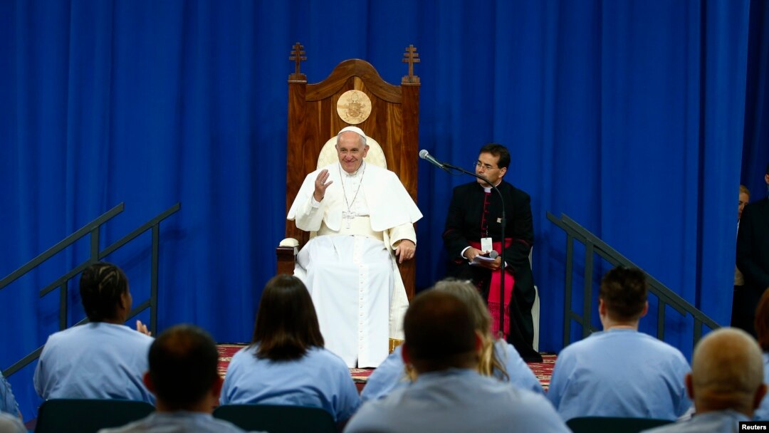 Paus Fransiskus bertemu dengan narapidana Lembaga Pemasyarakatan Curran-Fromhold Philadelphia, 27 September 2015.