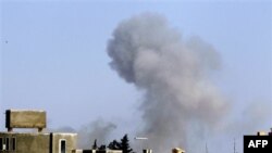 NATO pret më shumë aeroplanë për të intensifikuar sulmet ajrore në Libi