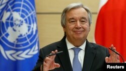 Le Secrétaire général de l'Onu, Antonio Guterres, lors d'une conférence de presse à Tokyo, au Japon, le 14 décembre 2017.