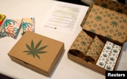 Kotak produk ganja dipajang di pameran dagang The Cannabis World Congress & Business Exposition (CWCBExpo) di New York City, New York, 30 Mei 2019. (Foto: Reuters)