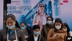 资料照：香港民众带着口罩在中环商业区活动。(2020年2月11日)