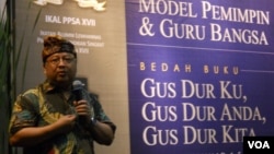 Muhammad AS Hikam pada peluncuran buku "Gus Dur Ku, Gus Dur Anda dan Gus Dur Kita" di Bentara Budaya Jakarta (2/11). (VOA/Andylala Waluyo)