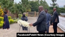 Président Félix Tshisekedi na monument ya ba wei ya génocide ya Rwanda, le 25 mars 2019. (Facebook/Fatshi News)