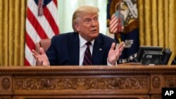 မှတ်တမ်းဓါတ်ပုံ- စက်တင်ဘာ ၄ ရက်နေ့တုန်းက သမ္မတ Trump ကို Oval ရုံးခန်းမှာ တွေ့ရစဉ် (AP Photo/Evan Vucci)