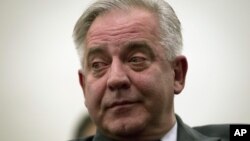 Mantan PM Kroasia Ivo Sanader dalam sidang peradilan di Zagreb, dinyatakan bersalah dalam kasus korupsi dan dihukum 10 tahun penjara (20/11).