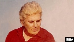 احمد شاملو (۱۳۰۴–۱۳۷۹) شاعر، مترجم، پژوهشگر 