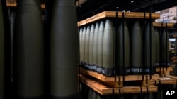 155-миллиметровые артиллерийские снаряды M795 на заводе армейских боеприпасов в Скрэнтоне, штат Пенсильвания (архивное фото)