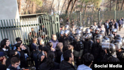گزارش‌ها حاکی از حضور ماموران یگان‌ ویژه در اطراف دانشگاه تهران است