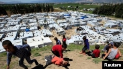 Zarokên Sûrî yên penaber li herêma Bekaa li Lubnanê