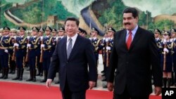 El presidente venezolano Nicolás Maduro se reunión con su contraparte chino, Xi Jinping, en Beijing.