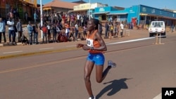 Pelari maraton Uganda yang baru saja kembali dari Olimpiade Paris, Rebecca Cheptegei, meninggal hari Kamis (5/9). 