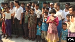 Warga muslim Rohingya di permukiman Aung Minglar, Rakhine, Myanmar. Mereka menolak untuk menyebut diri mereka sebagai orang "Bengali" (foto: VOA/Colin Lovett).)