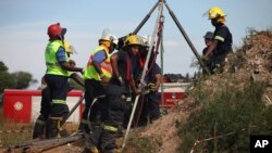 APTOPIX South Africa Trapped Miners