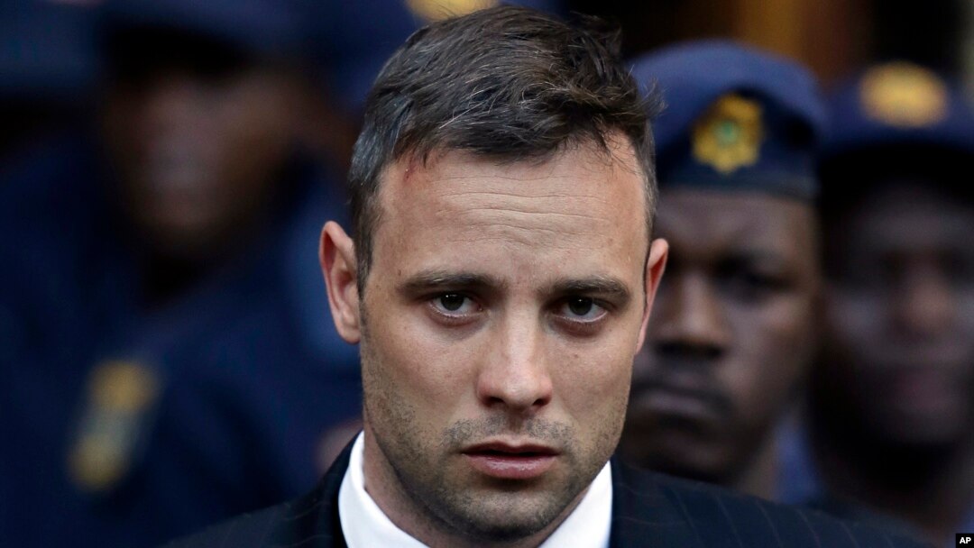 Pistorius, 10 yıl önce Güney Afrika’nın Pretorya şehrindeki evinde kız arkadaşı Reeva Steenkamp'ı vurarak öldürmüştü