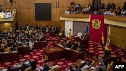 Le président du Parlement ghanéen a déclaré quatre sièges parlementaires vacants, une décision qui donne au Congrès démocratique national de l'opposition une légère majorité.