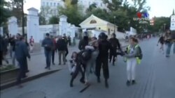 Ճանաչվել է երիտասարդ կնոջը Մոսկվայում հարվածած ոստիկանի ինքնությունը