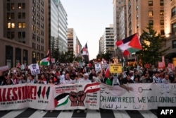 Unjuk rasa untuk menandai satu tahun perang Hamas-Israel di dekat Gedung Putih, di Washington, DC, 5 Oktober 2024. (MATTHEW HATCHER / AFP)