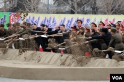 올해 2월 김정은 북한 국무위원장이 지방발전 20×10 정책 실현을 위해 성천군 지방공업공장건설착공식에 참석했다며 북한 관영매체 조선중앙통신이 보도했다. (사진출처: 조선중앙통신)