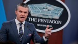 피트 헤그세그 전쟁부 장관이 19일 기자회견을 하고 있다.
